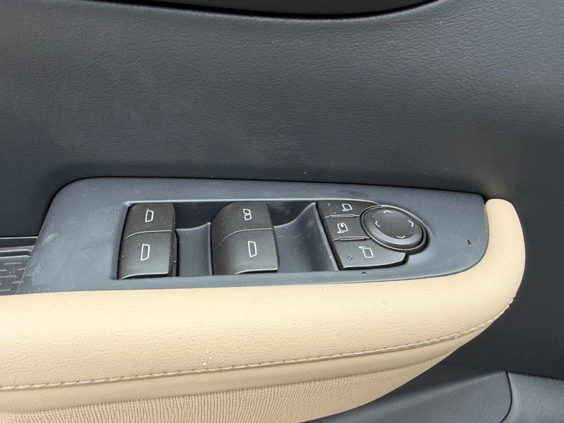 Buick Enclave Vehicle Full-screen Gallery Image 15