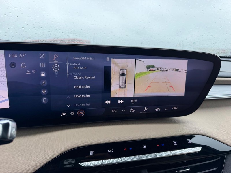 Buick Enclave Vehicle Full-screen Gallery Image 19