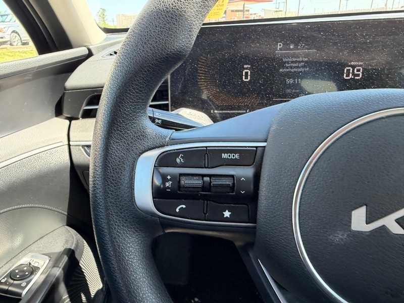 Kia K5 Vehicle Full-screen Gallery Image 10