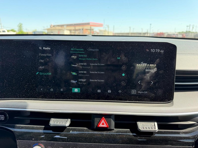 Kia K5 Vehicle Full-screen Gallery Image 12