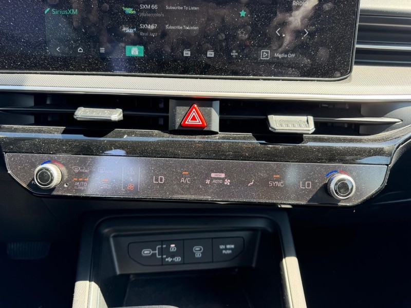 Kia K5 Vehicle Full-screen Gallery Image 13