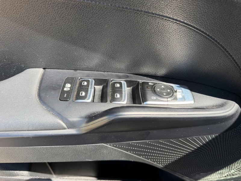 Kia K5 Vehicle Full-screen Gallery Image 16