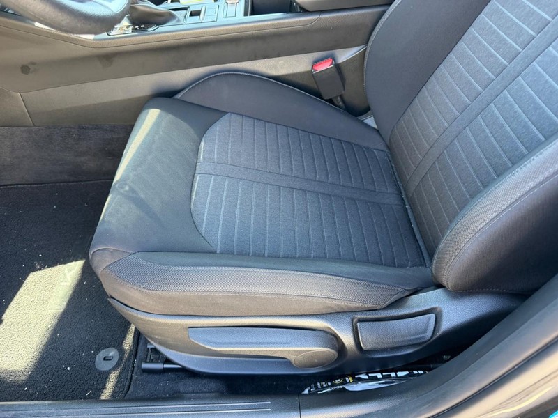 Kia K5 Vehicle Full-screen Gallery Image 17