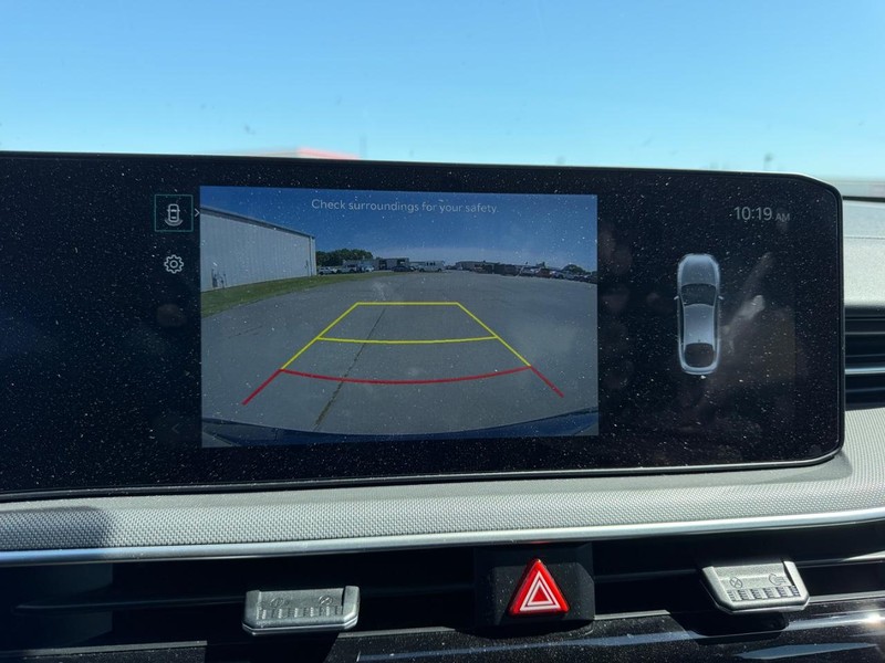 Kia K5 Vehicle Full-screen Gallery Image 19