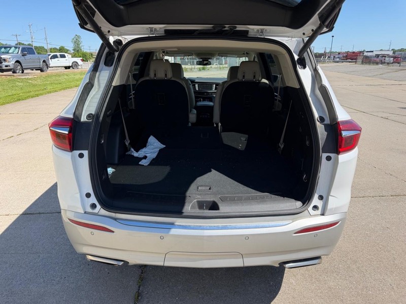 Buick Enclave Vehicle Full-screen Gallery Image 5