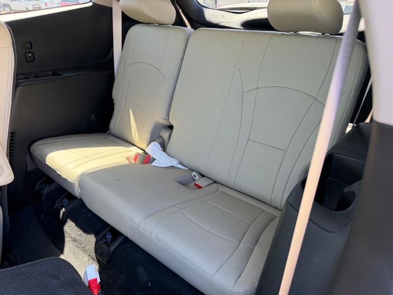 Buick Enclave Vehicle Full-screen Gallery Image 8