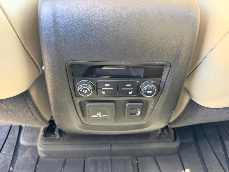 Buick Enclave Vehicle Full-screen Gallery Image 10