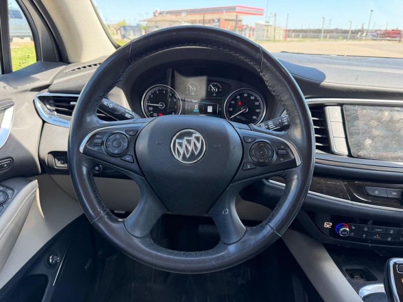 Buick Enclave Vehicle Full-screen Gallery Image 12