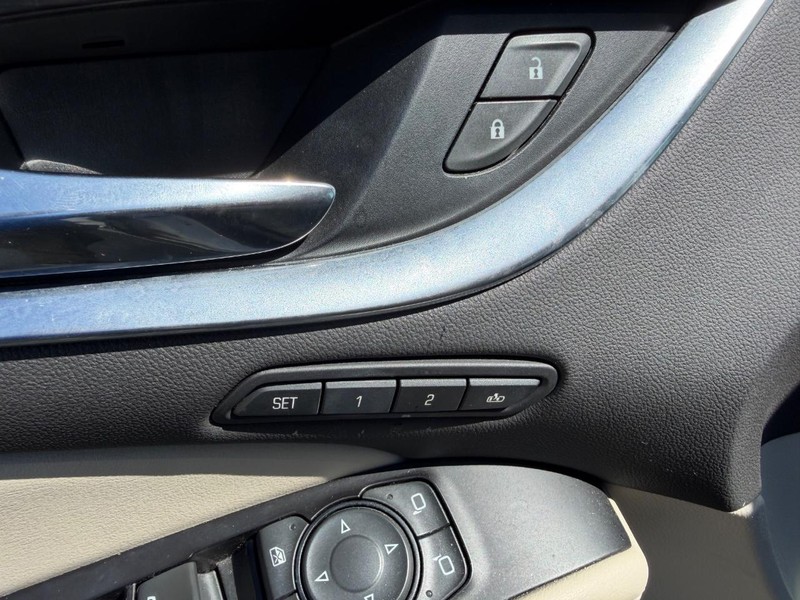 Buick Enclave Vehicle Full-screen Gallery Image 20