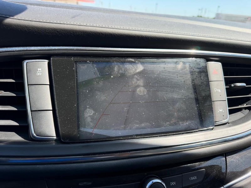 Buick Enclave Vehicle Full-screen Gallery Image 23