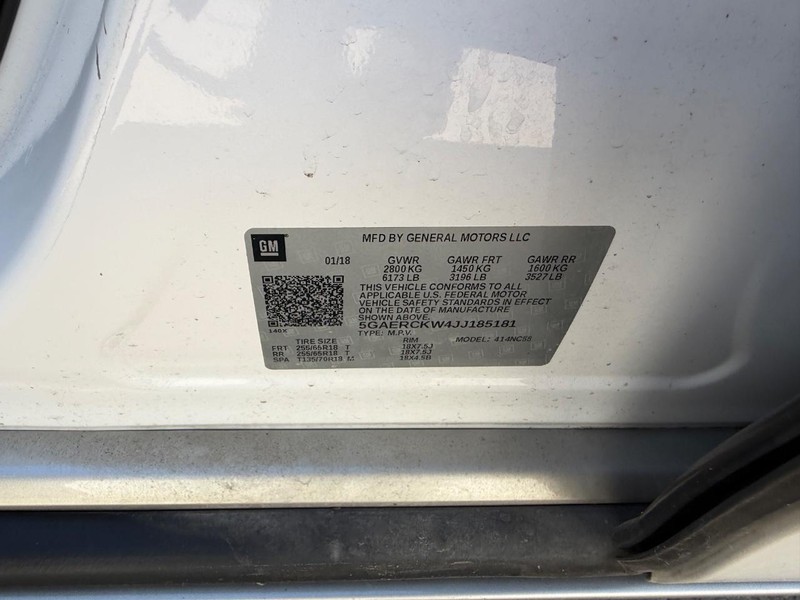 Buick Enclave Vehicle Full-screen Gallery Image 24
