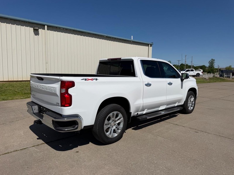 Chevrolet Silverado 1500 Vehicle Full-screen Gallery Image 3