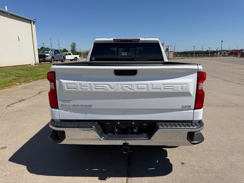 Chevrolet Silverado 1500 Vehicle Full-screen Gallery Image 4
