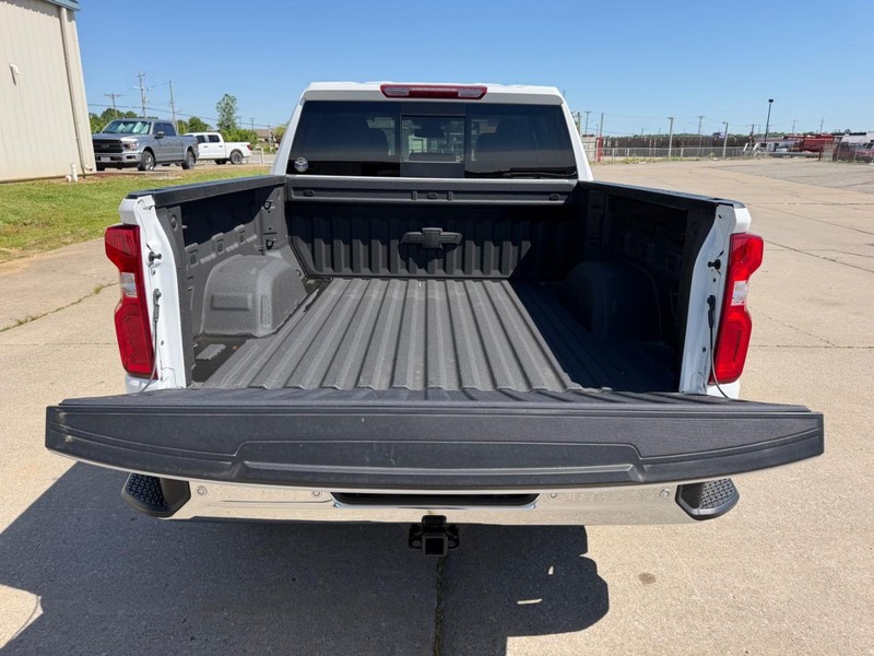 Chevrolet Silverado 1500 Vehicle Full-screen Gallery Image 5
