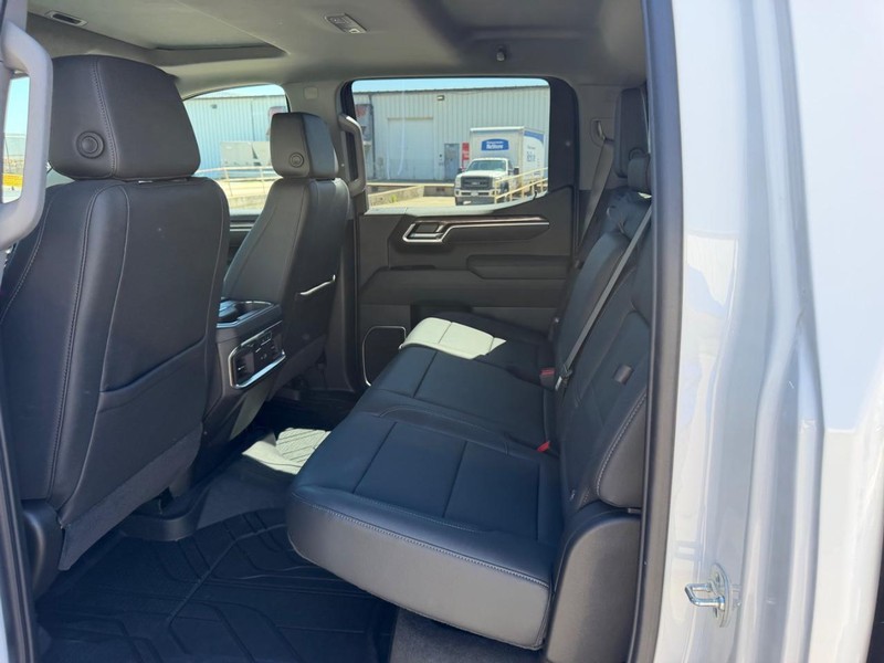 Chevrolet Silverado 1500 Vehicle Full-screen Gallery Image 7