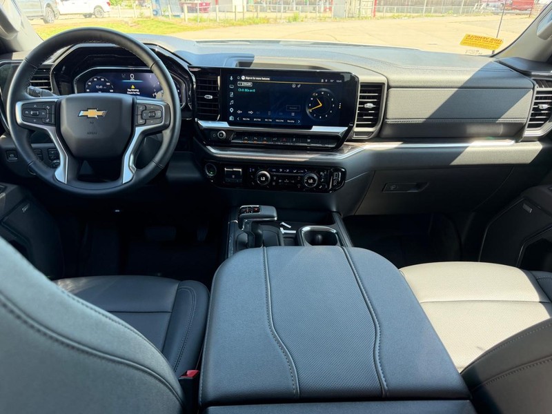 Chevrolet Silverado 1500 Vehicle Full-screen Gallery Image 8
