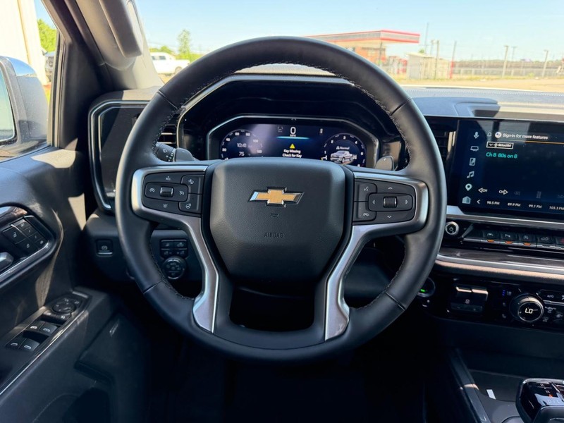 Chevrolet Silverado 1500 Vehicle Full-screen Gallery Image 9