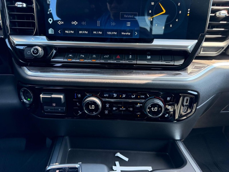 Chevrolet Silverado 1500 Vehicle Full-screen Gallery Image 13