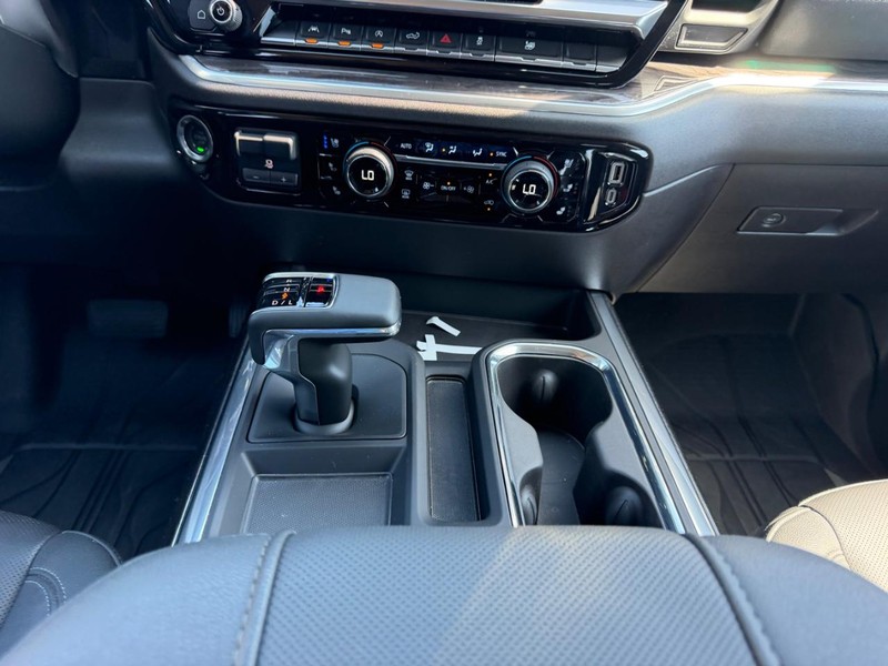 Chevrolet Silverado 1500 Vehicle Full-screen Gallery Image 14