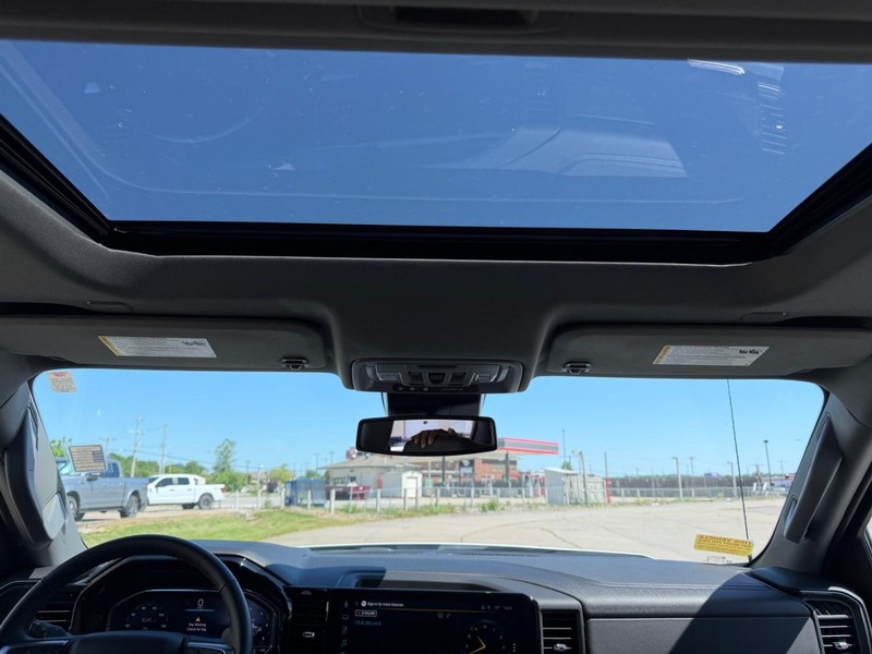 Chevrolet Silverado 1500 Vehicle Full-screen Gallery Image 16