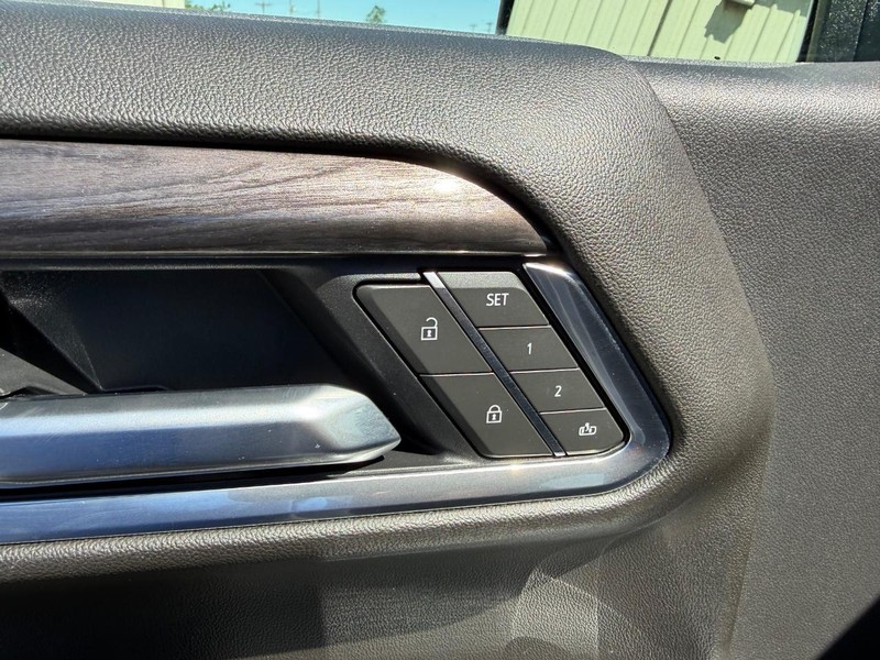 Chevrolet Silverado 1500 Vehicle Full-screen Gallery Image 18