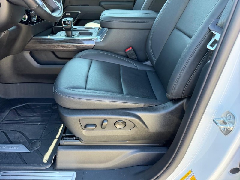 Chevrolet Silverado 1500 Vehicle Full-screen Gallery Image 19