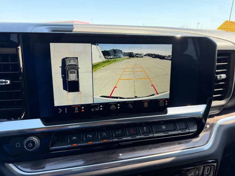 Chevrolet Silverado 1500 Vehicle Full-screen Gallery Image 21