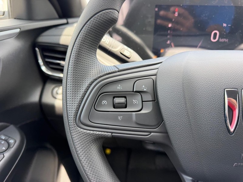 Buick Envista Vehicle Full-screen Gallery Image 10