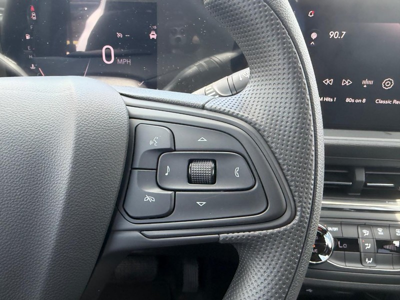 Buick Envista Vehicle Full-screen Gallery Image 11