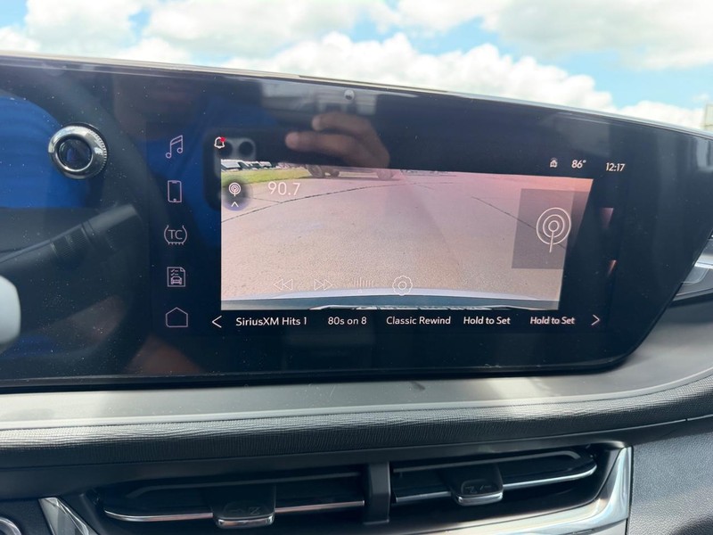 Buick Envista Vehicle Full-screen Gallery Image 18