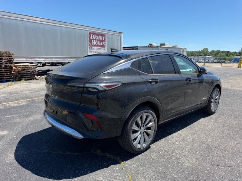 Buick Envista Vehicle Full-screen Gallery Image 3