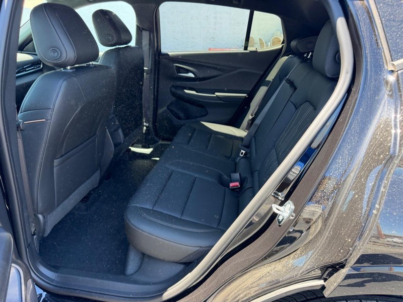 Buick Envista Vehicle Full-screen Gallery Image 8