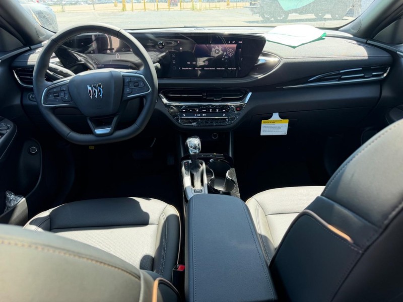 Buick Envista Vehicle Full-screen Gallery Image 10