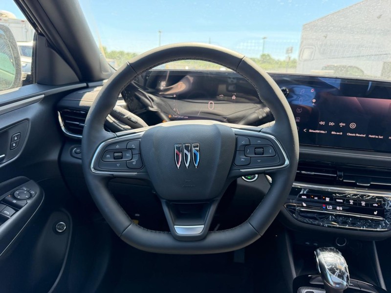 Buick Envista Vehicle Full-screen Gallery Image 11