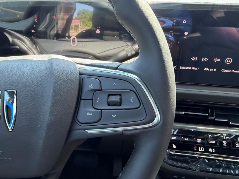 Buick Envista Vehicle Full-screen Gallery Image 13