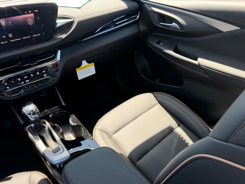 Buick Envista Vehicle Full-screen Gallery Image 17