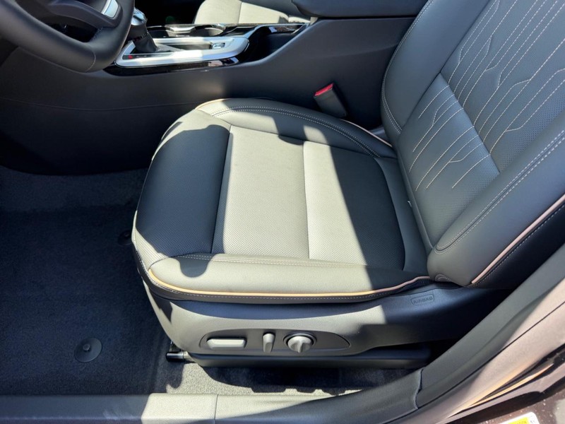 Buick Envista Vehicle Full-screen Gallery Image 19