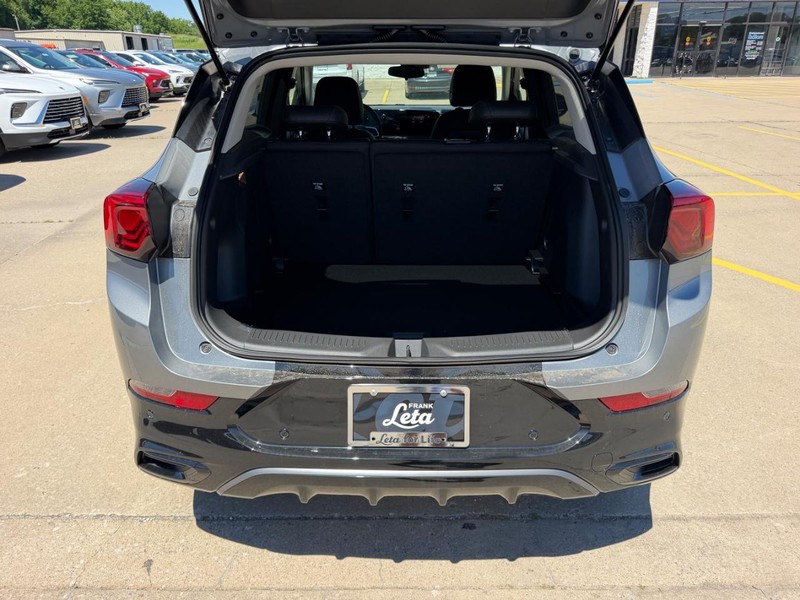 Buick Encore GX Vehicle Full-screen Gallery Image 5