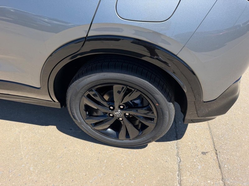 Buick Encore GX Vehicle Full-screen Gallery Image 6
