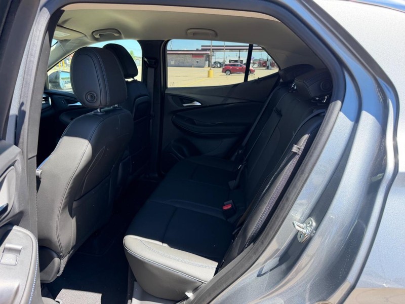 Buick Encore GX Vehicle Full-screen Gallery Image 7