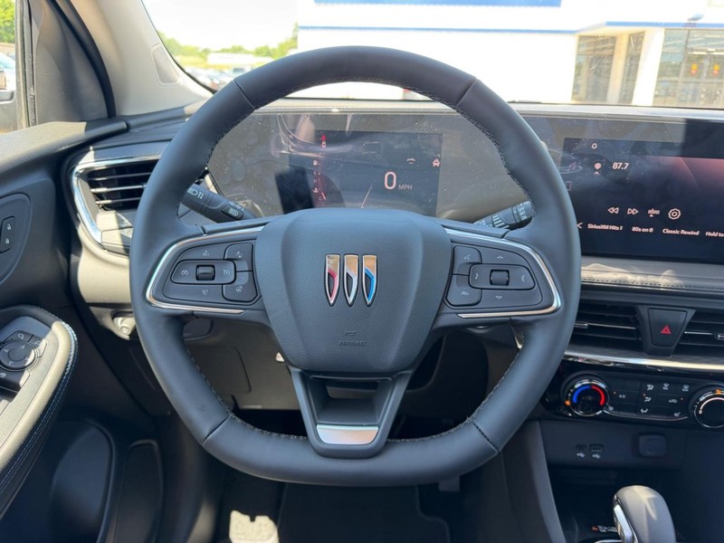 Buick Encore GX Vehicle Full-screen Gallery Image 9