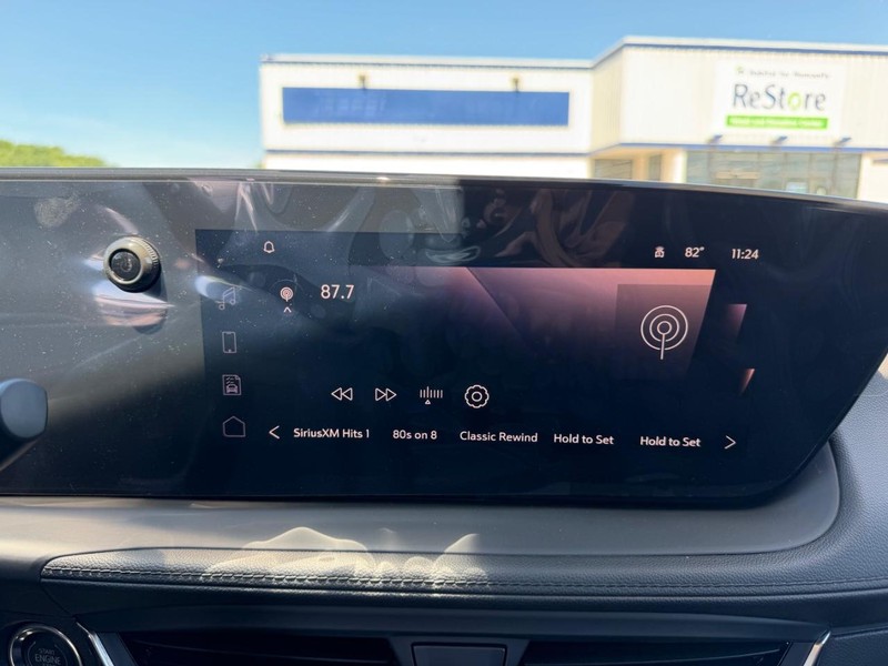 Buick Encore GX Vehicle Full-screen Gallery Image 12