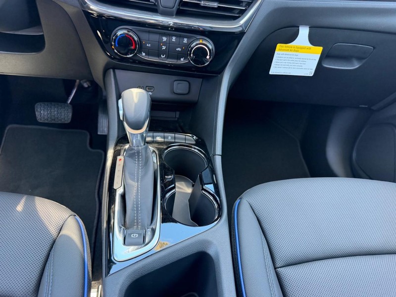 Buick Encore GX Vehicle Full-screen Gallery Image 14