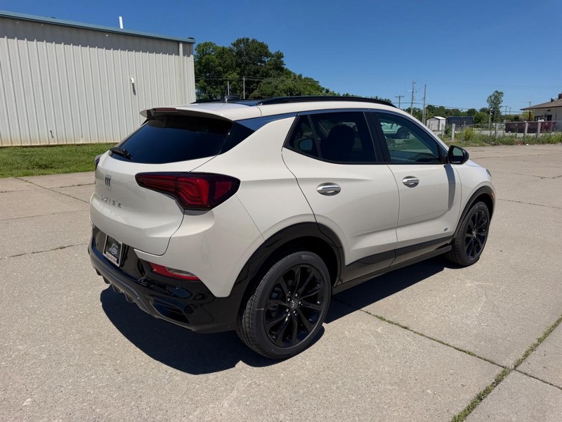 Buick Encore GX Vehicle Full-screen Gallery Image 3