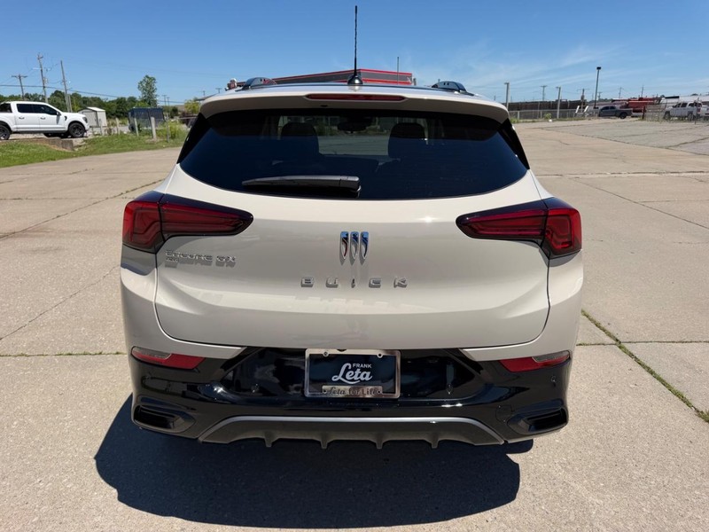 Buick Encore GX Vehicle Full-screen Gallery Image 4