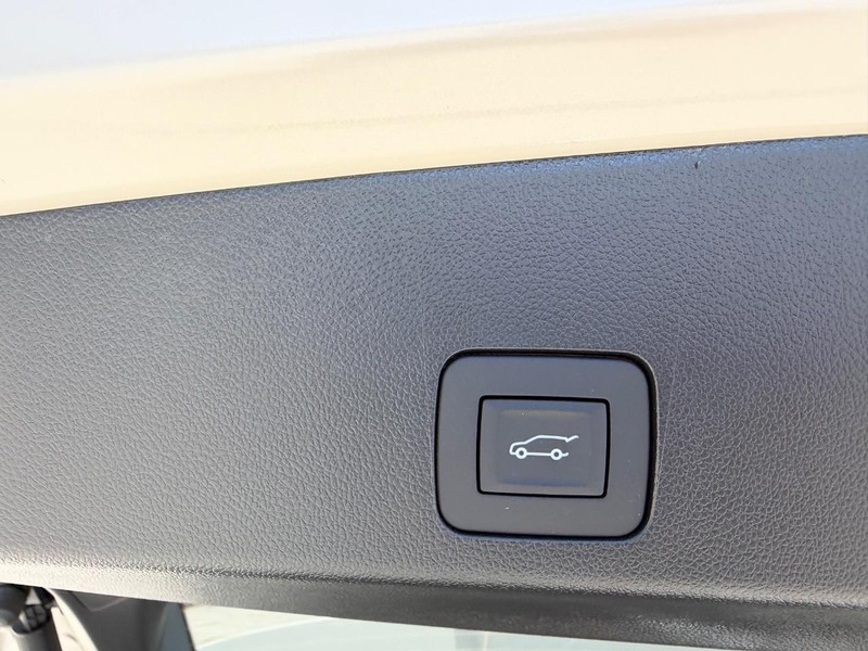 Buick Encore GX Vehicle Full-screen Gallery Image 6