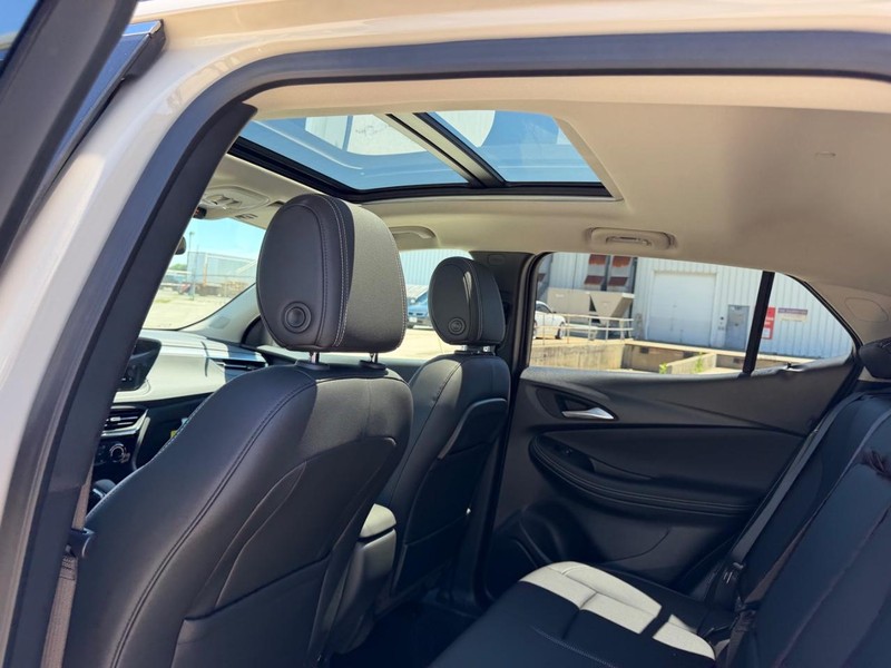 Buick Encore GX Vehicle Full-screen Gallery Image 9