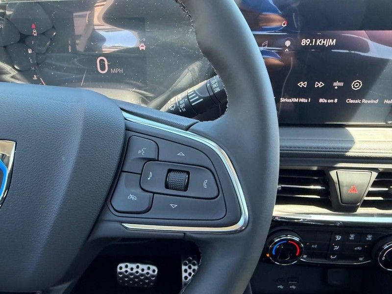 Buick Encore GX Vehicle Full-screen Gallery Image 13
