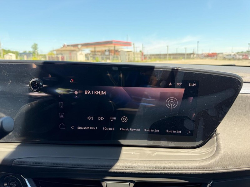 Buick Encore GX Vehicle Full-screen Gallery Image 14