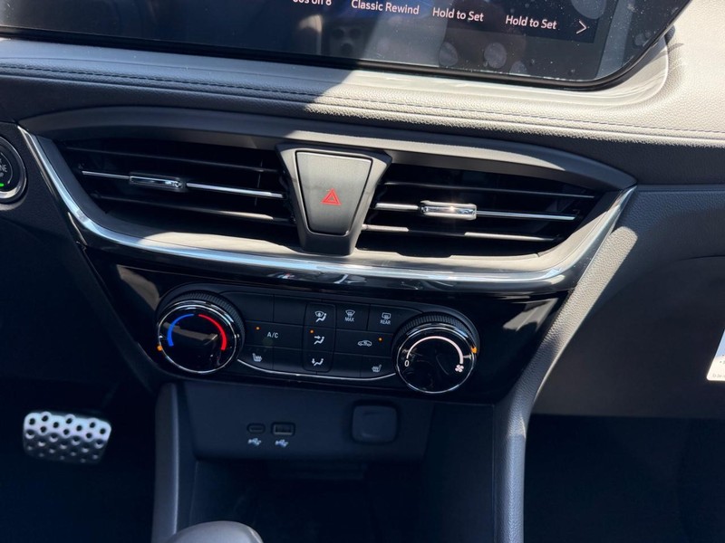 Buick Encore GX Vehicle Full-screen Gallery Image 15